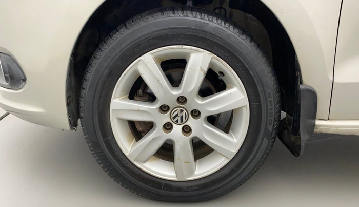 2011 Volkswagen Vento HIGHLINE 1.6 MPI, Petrol, Manual, 98,549 km, Left Front Wheel