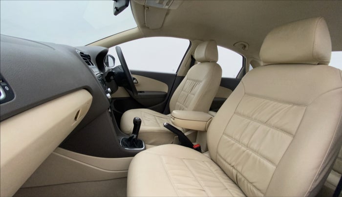 2011 Volkswagen Vento HIGHLINE 1.6 MPI, Petrol, Manual, 98,549 km, Right Side Front Door Cabin