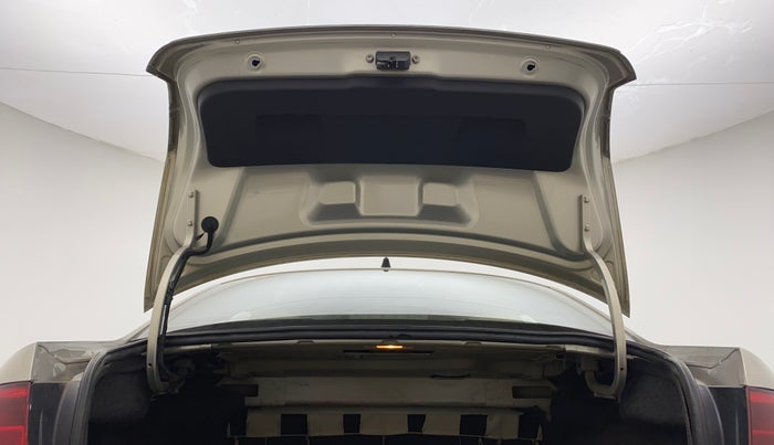 2011 Volkswagen Vento HIGHLINE 1.6 MPI, Petrol, Manual, 98,549 km, Boot Door Open