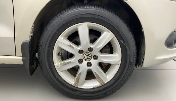 2011 Volkswagen Vento HIGHLINE 1.6 MPI, Petrol, Manual, 98,511 km, Right Front Wheel