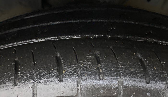 2018 Maruti IGNIS ALPHA 1.2 K12 AMT, Petrol, Automatic, 29,883 km, Left Front Tyre Tread