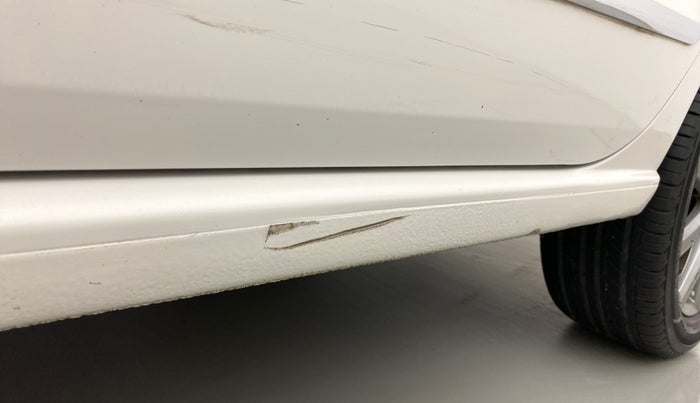 2018 Volkswagen Vento HIGHLINE 1.5 AT, Diesel, Automatic, 1,07,492 km, Left running board - Minor scratches