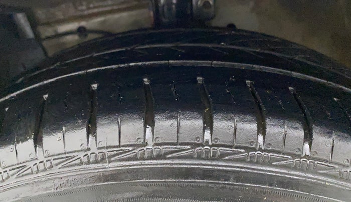 2017 Maruti Ciaz ZETA 1.4  MT PETROL, Petrol, Manual, 1,20,607 km, Left Front Tyre Tread