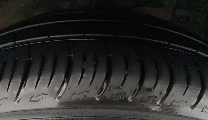 2016 Maruti Ciaz VDI+ SHVS, Diesel, Manual, 91,329 km, Right Front Tyre Tread