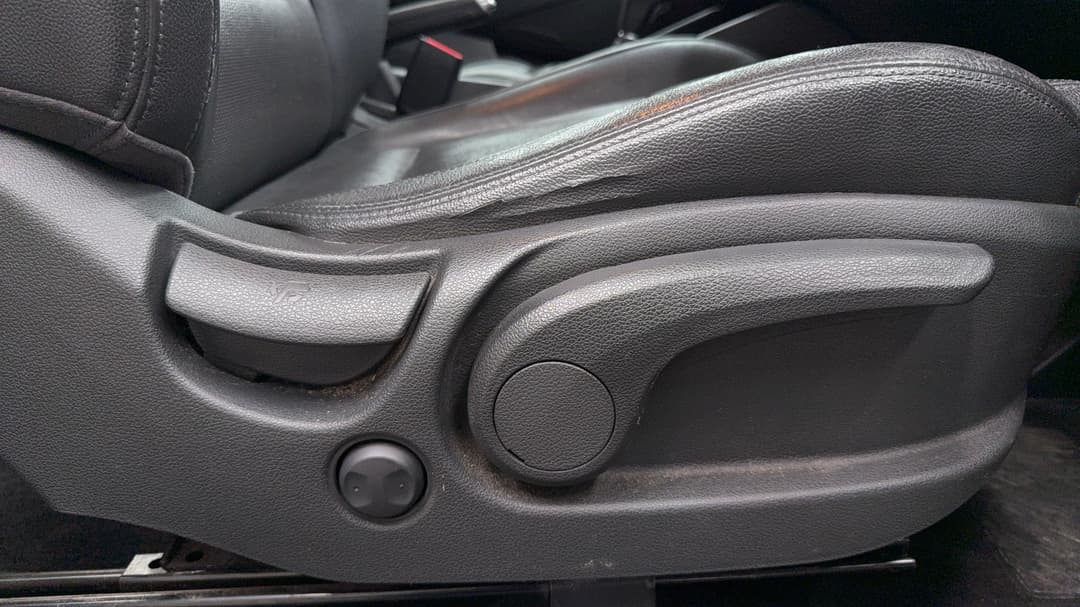 2017 Hyundai Tucson Active X (FWD), Automatic, 111373 km, Drivers Side Adjustment Panel