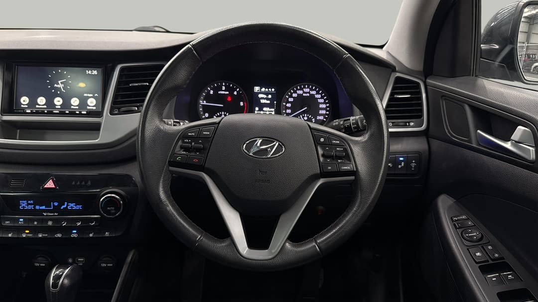 2015 Hyundai Tucson Highlander R-series (AWD), Automatic, 129392 km, Steering Wheel Close-up