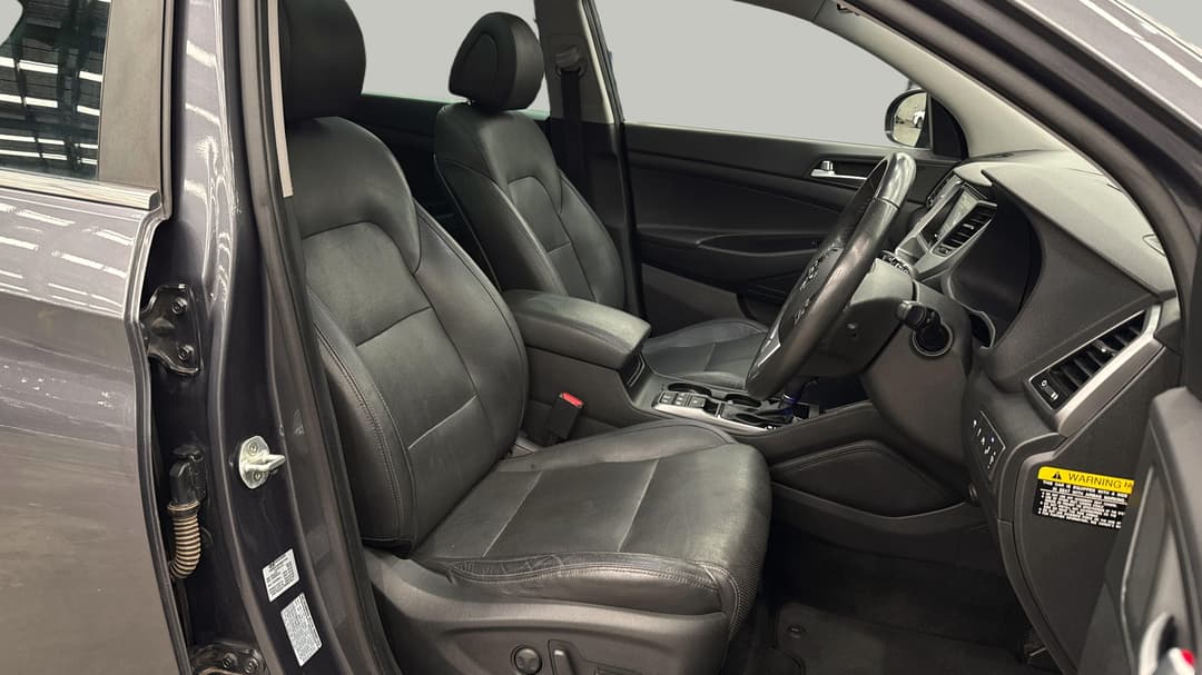 2015 Hyundai Tucson Highlander R-series (AWD), Automatic, 129392 km, Right Side Front Door Cabin View