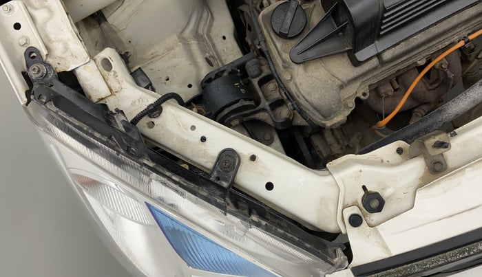 2018 Maruti Wagon R 1.0 VXI AMT, Petrol, Automatic, 33,011 km, Right headlight - Clamp has minor damage