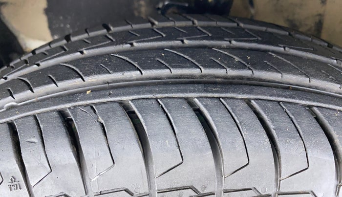 2015 Maruti Ritz VDI, Diesel, Manual, 60,623 km, Left Front Tyre Tread