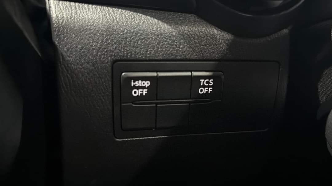 2017 Mazda CX-3 Maxx (FWD), Automatic, 96912 km, Utility Switches/Buttons