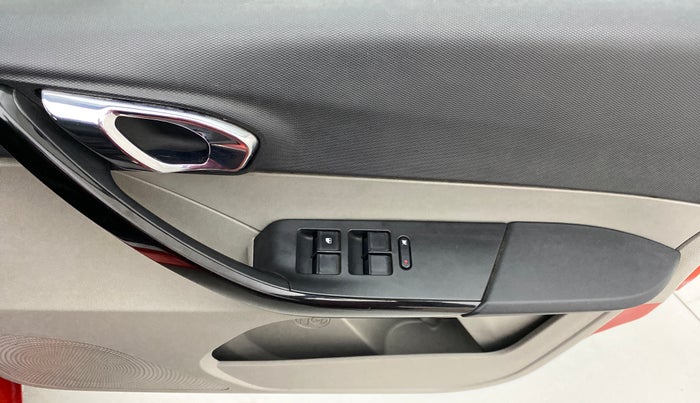 2018 Tata Tiago XZ 1.2 REVOTRON, Petrol, Manual, 56,043 km, Driver Side Door Panels Control