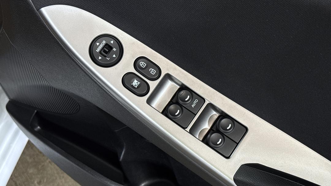 2018 Hyundai Accent Sport, Automatic, 80849 km, Drivers Side Door Panel Controls