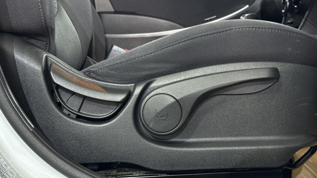 2018 Hyundai Accent Sport, Automatic, 80849 km, Drivers Side Adjustment Panel
