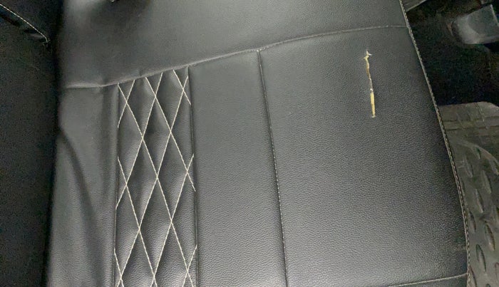 2013 Maruti Wagon R 1.0 VXI, Petrol, Manual, 77,151 km, Second-row right seat - Cover slightly torn