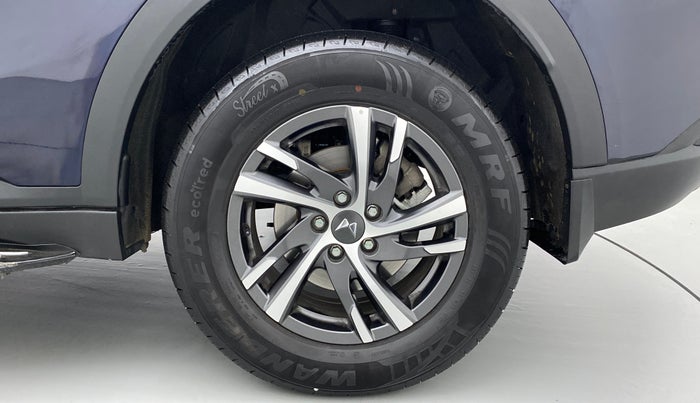2022 Mahindra XUV700 AX 5 P AT 5 STR, Petrol, Automatic, 1,588 km, Left Rear Wheel
