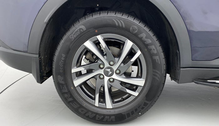 2022 Mahindra XUV700 AX 5 P AT 5 STR, Petrol, Automatic, 1,588 km, Right Rear Wheel