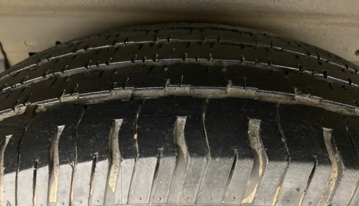 2012 Mahindra Xylo E8 ABS BS IV, Diesel, Manual, 1,00,163 km, Right Rear Tyre Tread