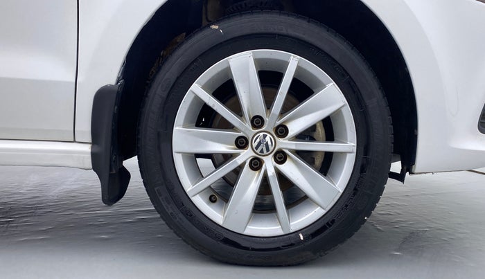 2016 Volkswagen Polo HIGHLINE1.5L DIESEL, Diesel, Manual, 75,179 km, Right Front Wheel
