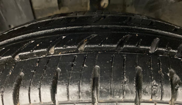 2017 Renault Kwid CLIMBER 1.0, Petrol, Manual, 9,228 km, Left Front Tyre Tread