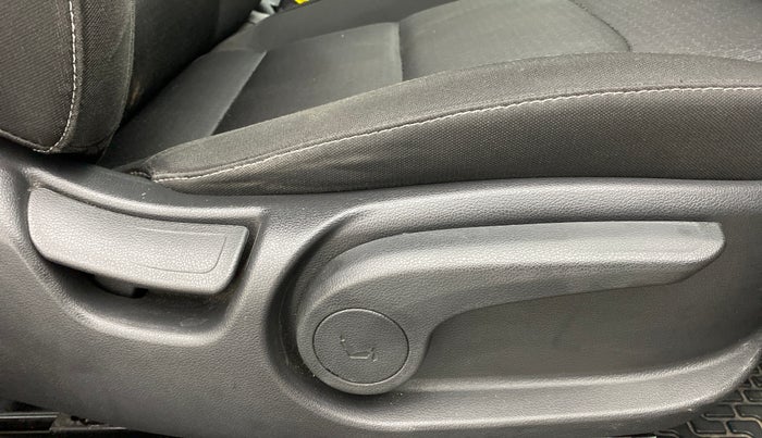 2017 Hyundai New Elantra 2.0 SX AT PETROL, Petrol, Automatic, 36,647 km, Driver Side Adjustment Panel