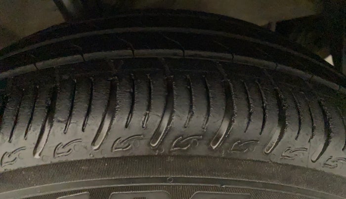 2017 Honda Amaze 1.2L I-VTEC E, Petrol, Manual, 55,312 km, Left Front Tyre Tread