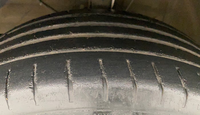 2017 Maruti Baleno ZETA PETROL 1.2, Petrol, Manual, 65,756 km, Left Front Tyre Tread
