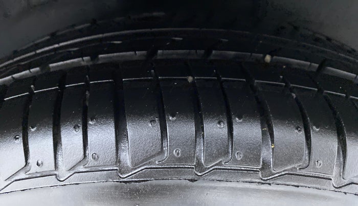 2014 Hyundai Xcent SX 1.2 OPT, Petrol, Manual, 19,361 km, Right Rear Tyre Tread