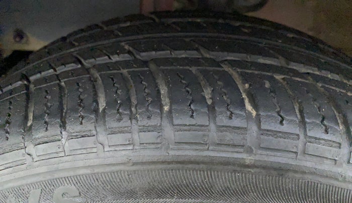 2016 Mahindra Kuv100 K2 D 6 STR, Diesel, Manual, 90,573 km, Left Front Tyre Tread