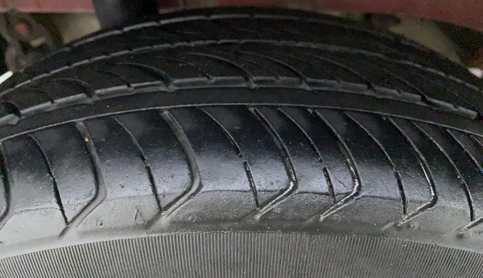 2016 Mahindra Kuv100 K2 D 6 STR, Diesel, Manual, 90,573 km, Right Rear Tyre Tread