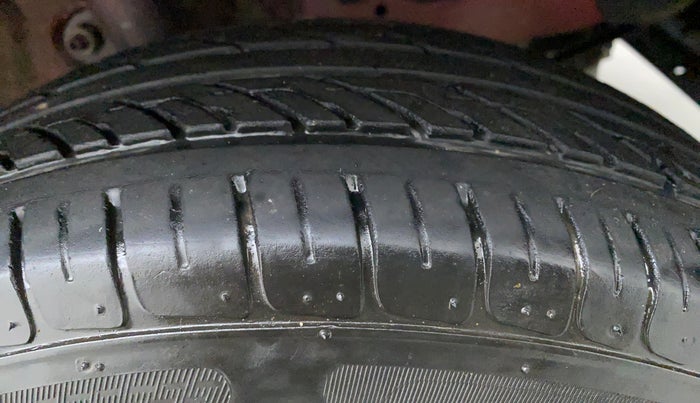 2016 Mahindra Kuv100 K2 D 6 STR, Diesel, Manual, 90,573 km, Right Front Tyre Tread