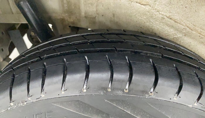 2018 Maruti Wagon R 1.0 LXI CNG, CNG, Manual, 82,731 km, Right Rear Tyre Tread
