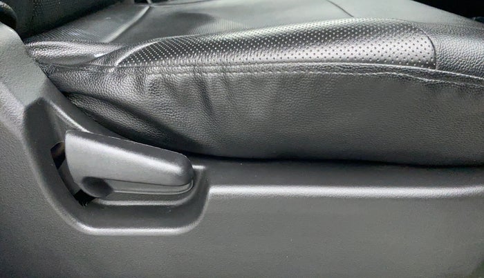 2018 Maruti Wagon R 1.0 LXI CNG, CNG, Manual, 82,731 km, Driver Side Adjustment Panel