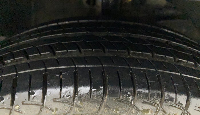 2015 Maruti Baleno DELTA PETROL 1.2, Petrol, Manual, 5,695 km, Right Front Tyre Tread