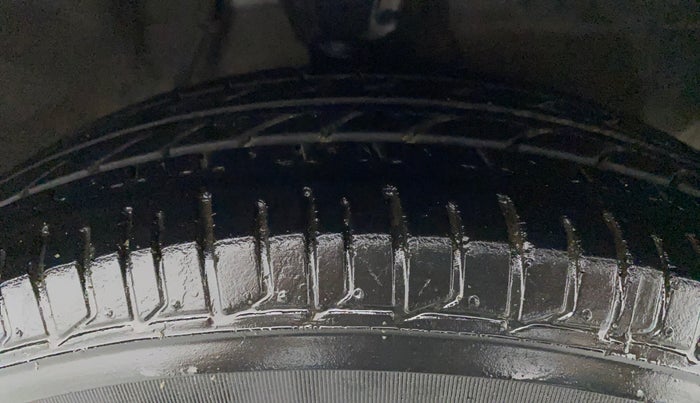 2014 Hyundai i10 MAGNA 1.1, Petrol, Manual, 27,048 km, Right Front Tyre Tread