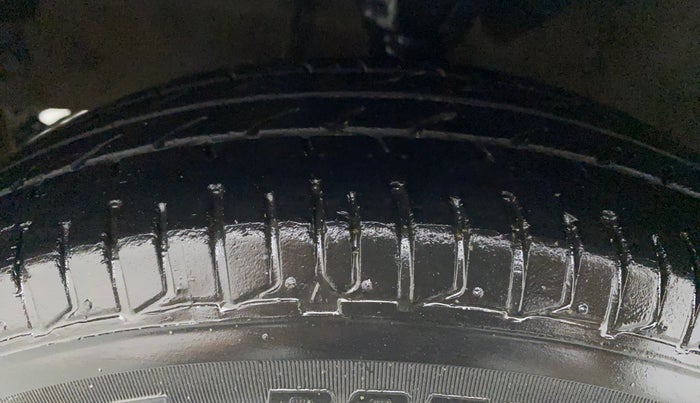 2014 Hyundai i10 MAGNA 1.1, Petrol, Manual, 27,048 km, Left Front Tyre Tread