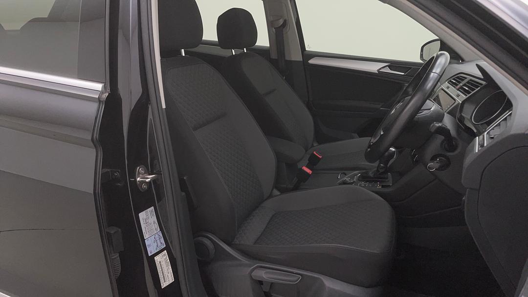 2017 Volkswagen Tiguan 132 Tsi Comfortline, Automatic, 106120 km, Right Side Front Door Cabin View