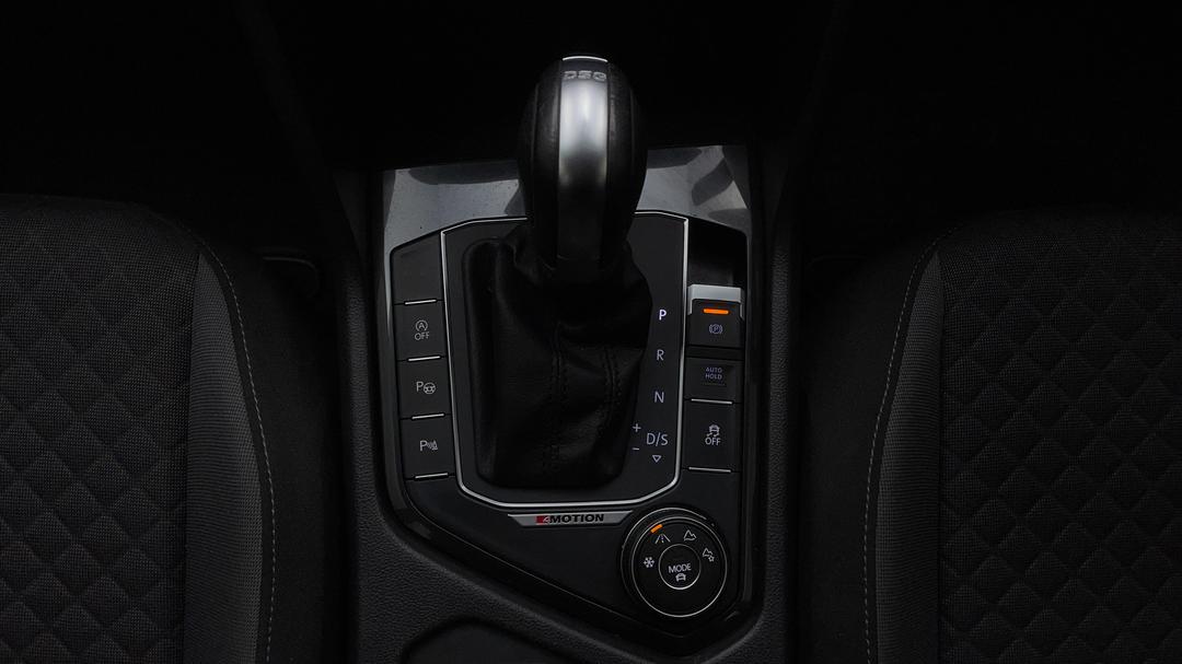 2017 Volkswagen Tiguan 132 Tsi Comfortline, Automatic, 106120 km, Gear Lever 