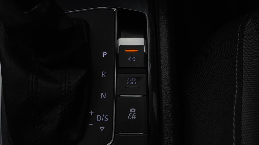 2017 Volkswagen Tiguan 132 Tsi Comfortline, Automatic, 106120 km, Handbrake