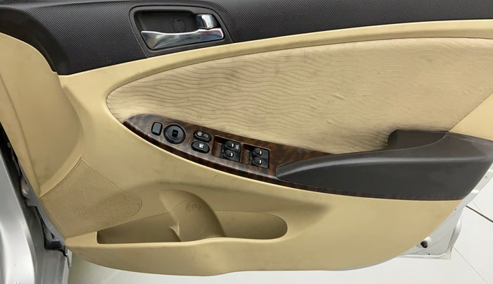 2012 Hyundai Verna FLUIDIC 1.6 SX CRDI, Diesel, Manual, 1,12,865 km, Driver Side Door Panels Control