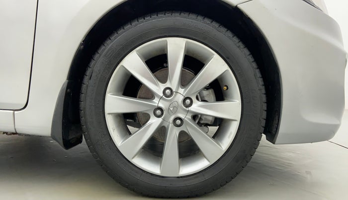 2012 Hyundai Verna FLUIDIC 1.6 SX CRDI, Diesel, Manual, 1,12,865 km, Right Front Wheel