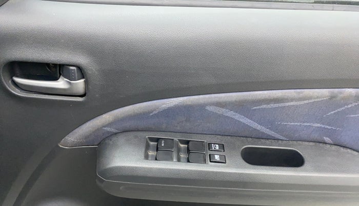 2010 Maruti Ritz VXI, Petrol, Manual, 87,920 km, Right front window switch / handle - Power window makes minor noise