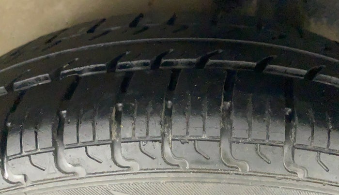 2010 Maruti Ritz VXI, Petrol, Manual, 87,920 km, Left Rear Tyre Tread