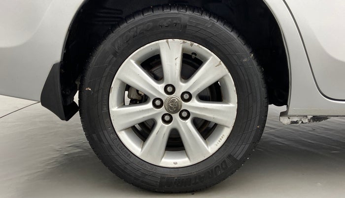 2014 Toyota Corolla Altis G, Petrol, Manual, 1,17,456 km, Right Rear Wheel