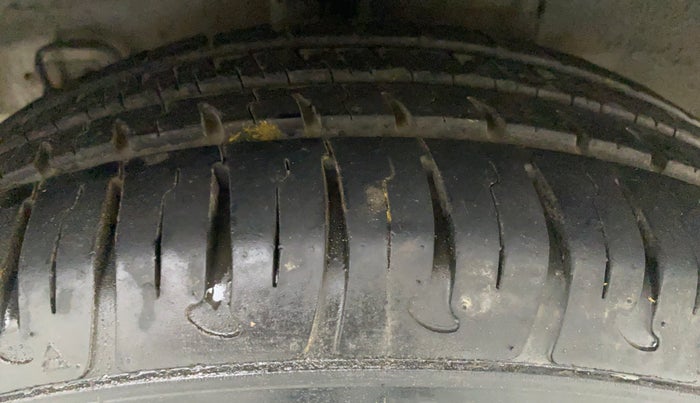 2014 Hyundai Xcent SX 1.2 (O), Petrol, Manual, 55,033 km, Right Rear Tyre Tread