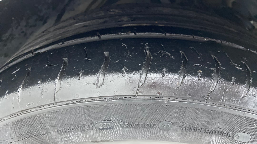 Left Front Tyre Tread