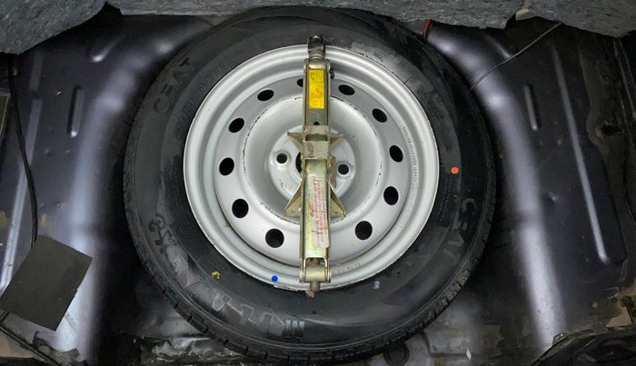 2011 Hyundai Eon MAGNA O, Petrol, Manual, 41,705 km, Dicky (Boot door) - Tool missing