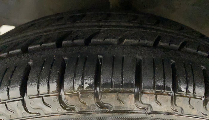2011 Hyundai Eon MAGNA O, Petrol, Manual, 41,705 km, Left Front Tyre Tread