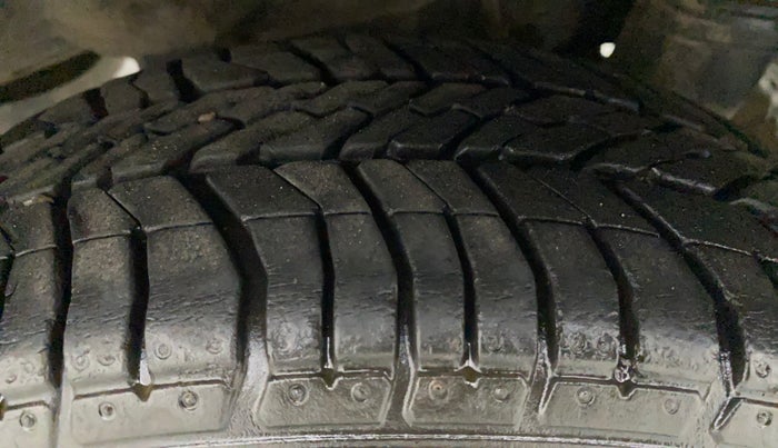2011 Hyundai Eon MAGNA O, Petrol, Manual, 41,705 km, Left Rear Tyre Tread