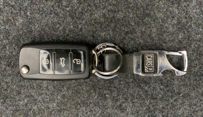 2016 Volkswagen Vento HIGHLINE PETROL AT, Petrol, Automatic, 38,304 km, Key Close Up