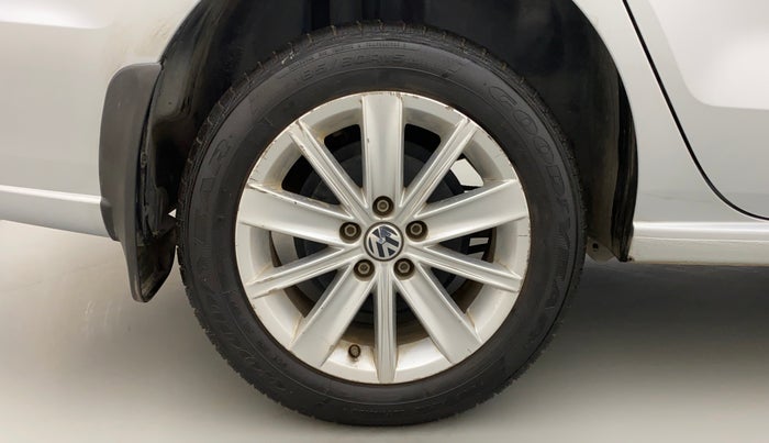 2016 Volkswagen Vento HIGHLINE PETROL AT, Petrol, Automatic, 38,304 km, Right Rear Wheel